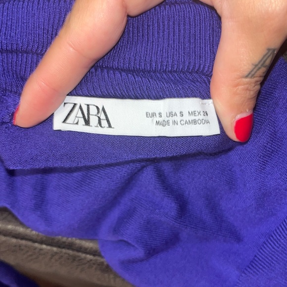 ZARA High collar knit sweater with below-the-elbow length sleeves. - Picture 5 of 5